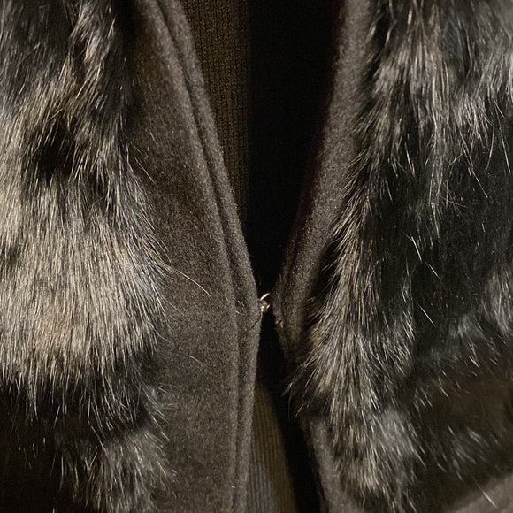 Black fur vest. - Picture 4 of 5
